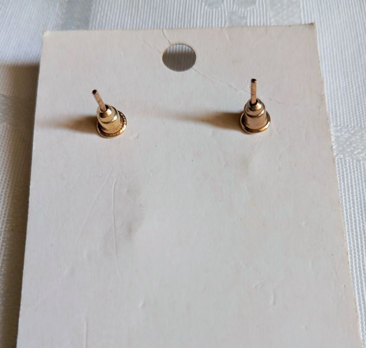 Brincos vintage marca Nuance antigos com banho de ouro de 18k.