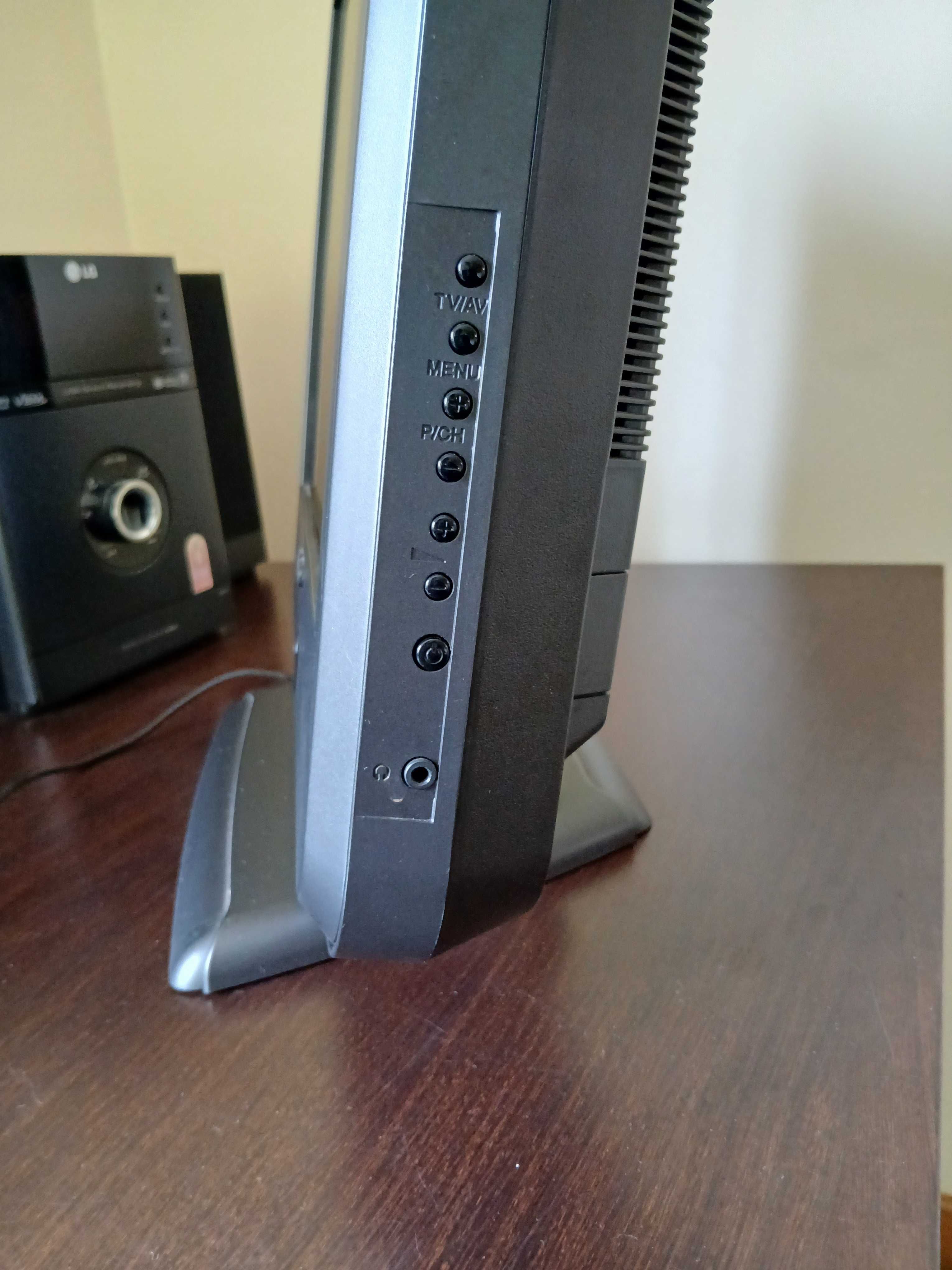Monitor TFT TV/LCD SANYO 15'';
Pode ser utilizado como TV ou monitor.