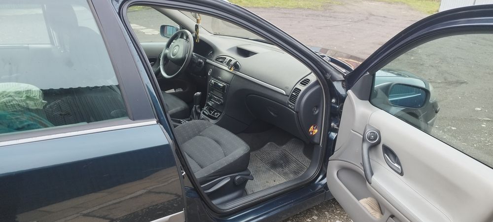 Niedroga wygodna Laguna z gazem i hakiem