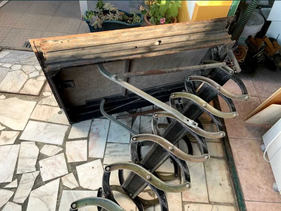 Escada de Sótão Pantógrafo Retrátil em Ferro – 75x105cm