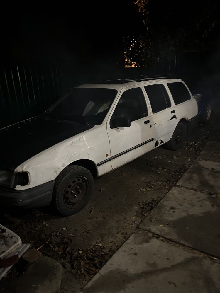 Стекло ляды Ford Sierra