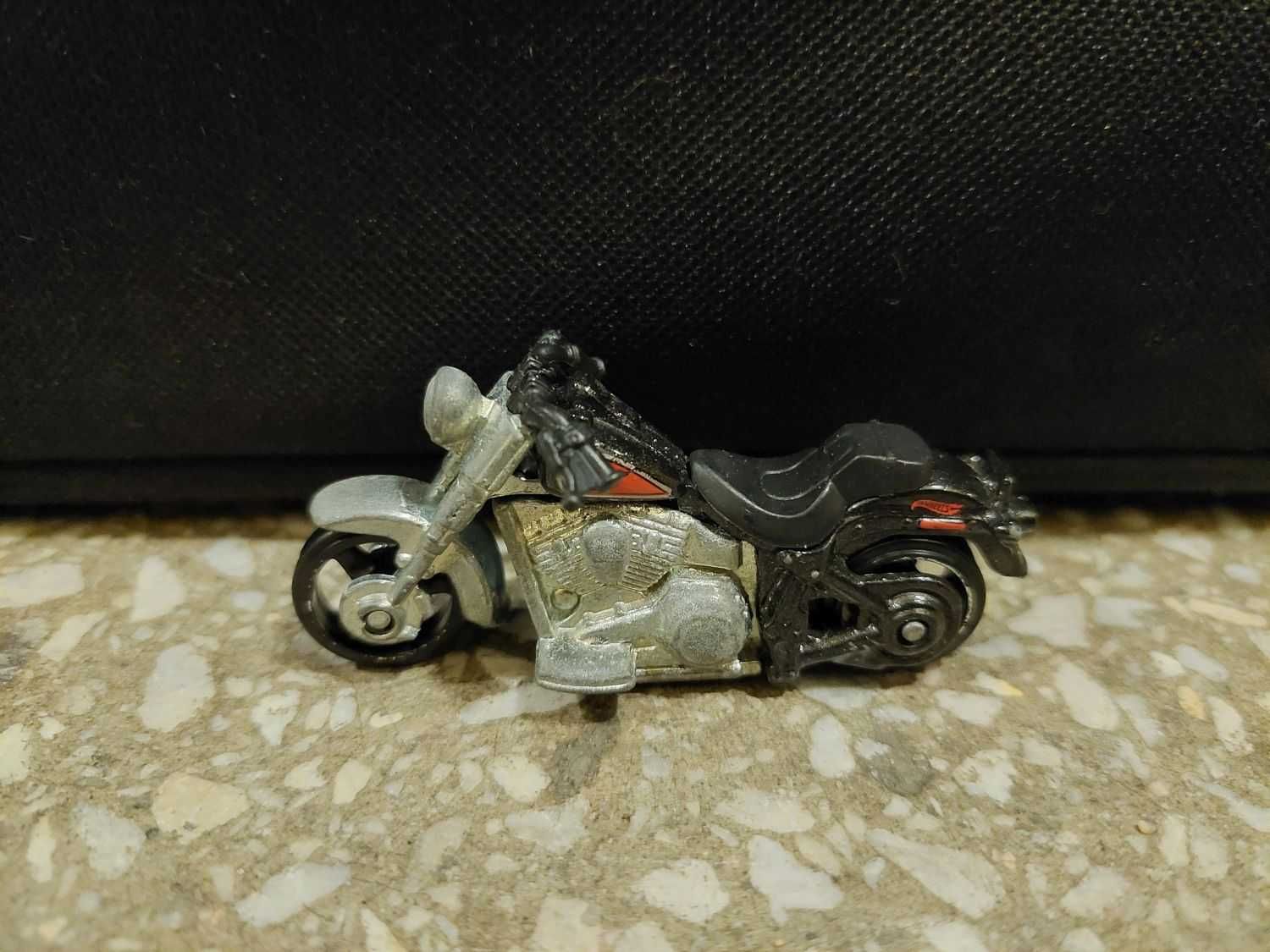 Metalowy Mini Cooper tabl. rejestracyjna YRP168J + gratis model motoru