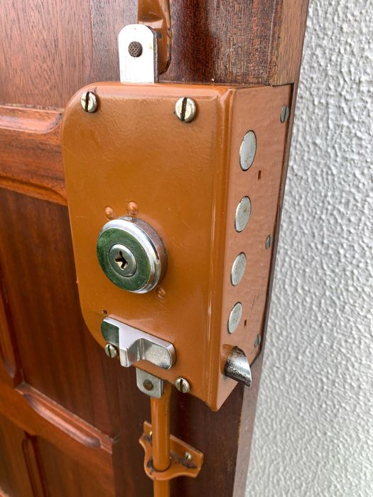 URGENTE 90€ - Porta madeira maciça com fechadura de 4 trancas