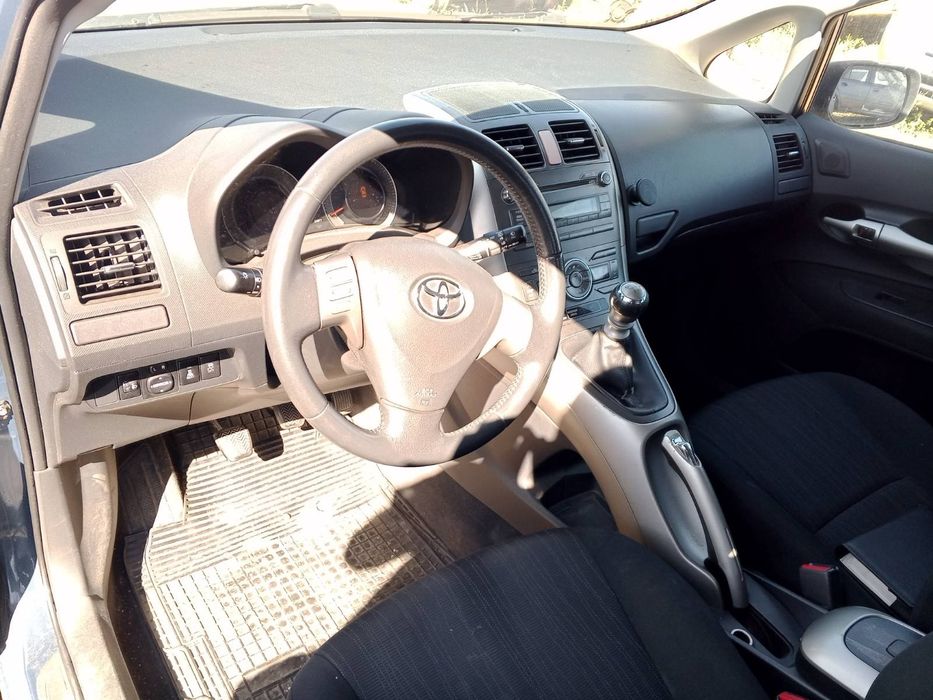 Разборка шрот запчастини Toyota auras 2.0d