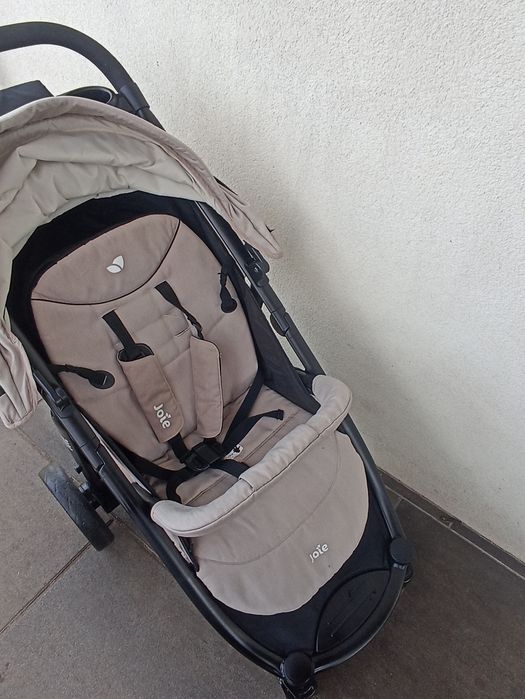 Wózek spacerowy joie litetrax beżowy