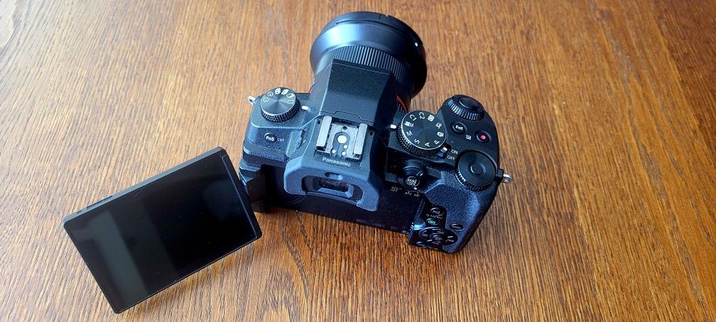 Lumix Panasonic G 80 + samyang 12 + sandisc 128