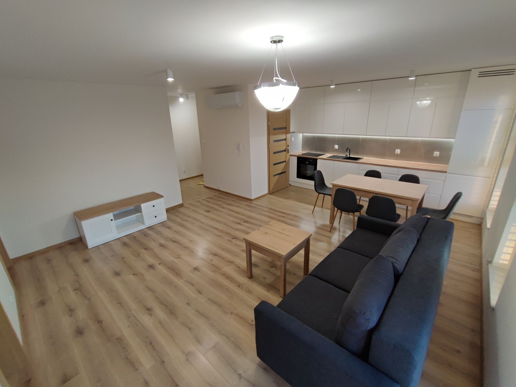 Milicz 71 m2, 3 pokoje, apartamentowiec, garaż