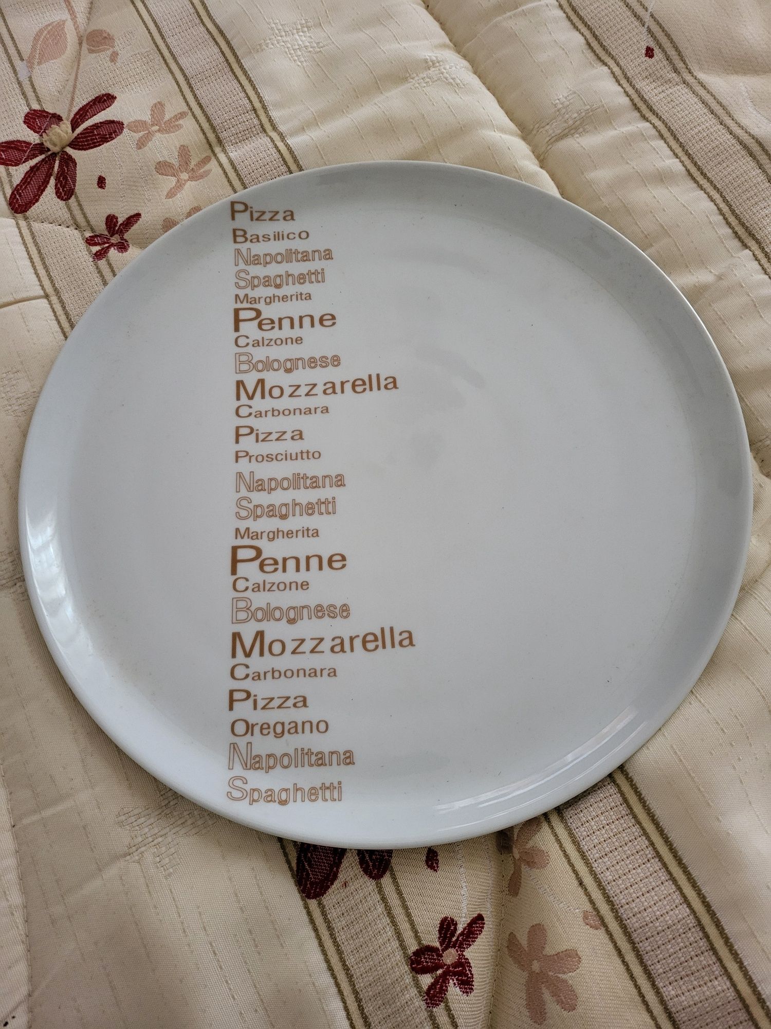 Prato para pizza com acessórios