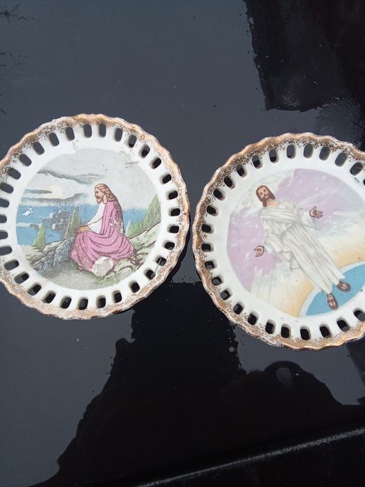 Dois pires japoneses com Jesus. Moldura com Nossa Senhora