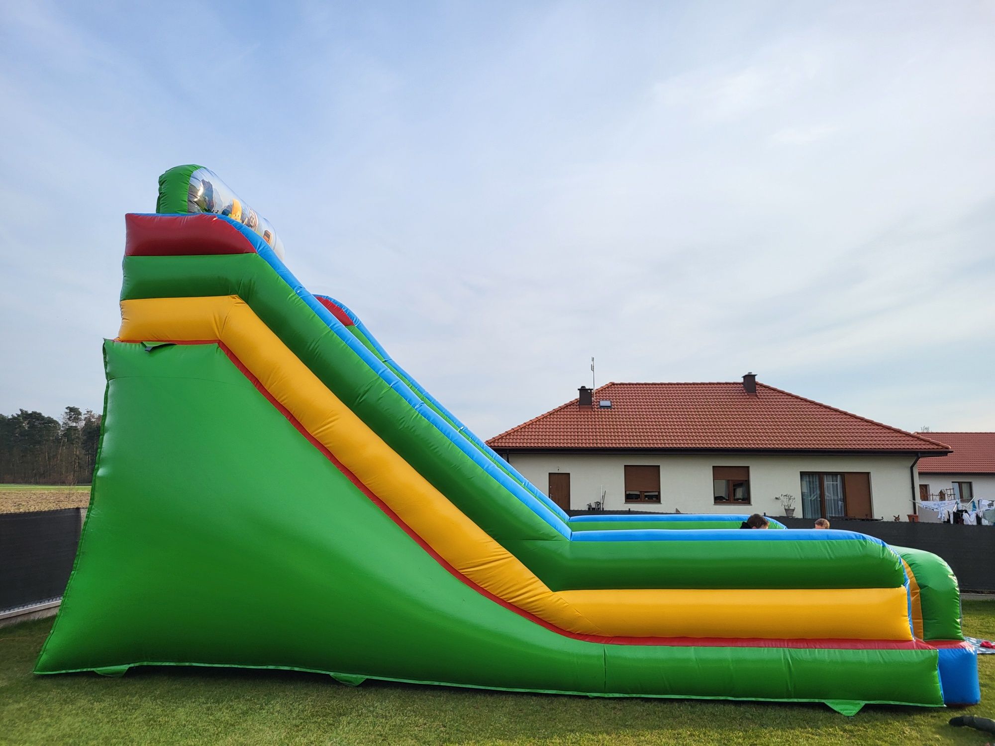 Zamek dmuchany dmuchaniec zjeżdżalnia