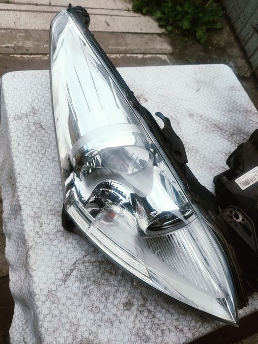 Peugeot 5008 Lampy przednie lewa i prawa