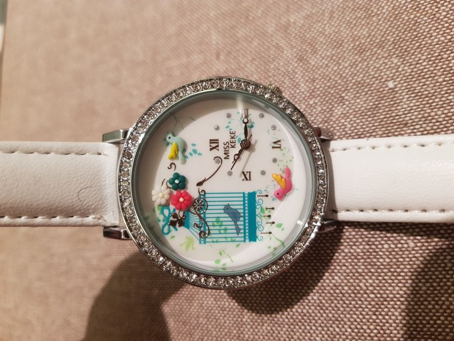 Zegarek ptaszki biały