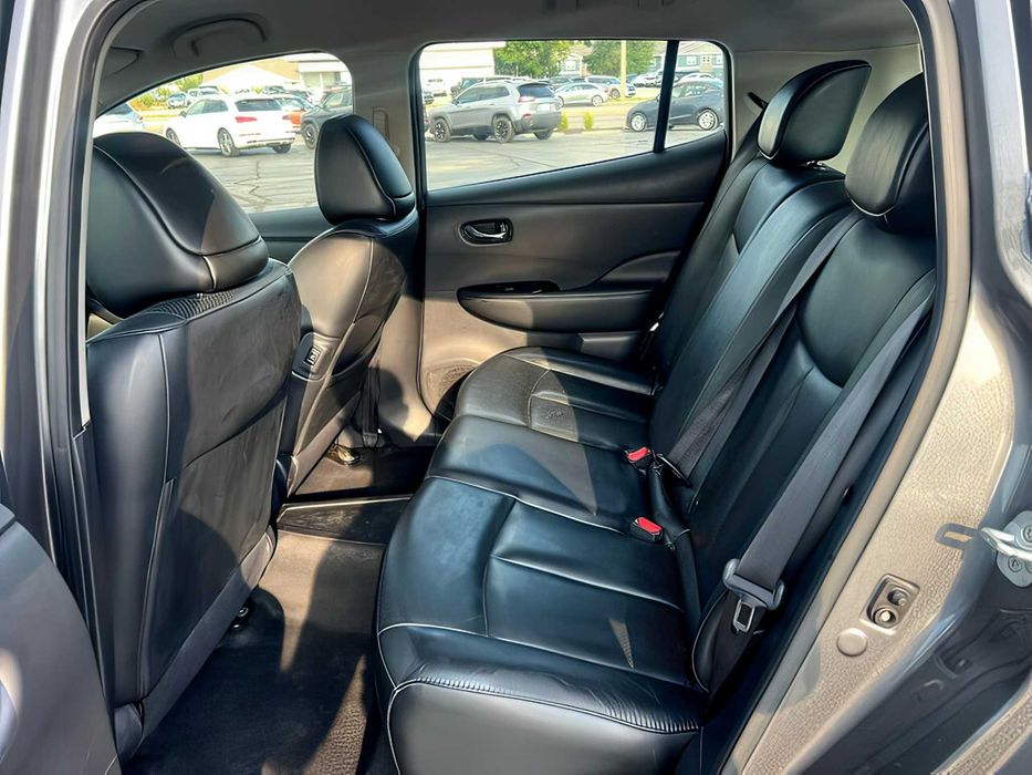 Nissan LEAF      2017