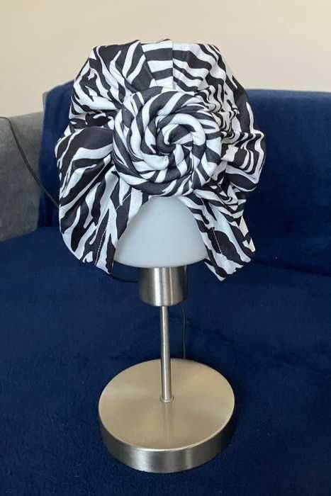 Turban Casual, Ewa Schmitt, motyw zebry
