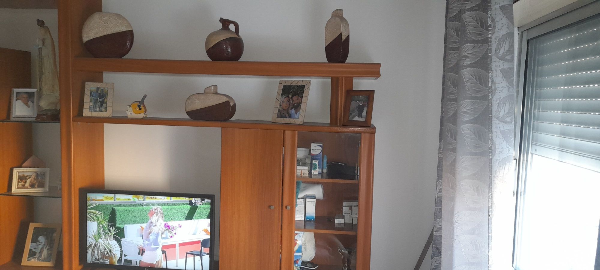 Mobília de sala em pinho mel