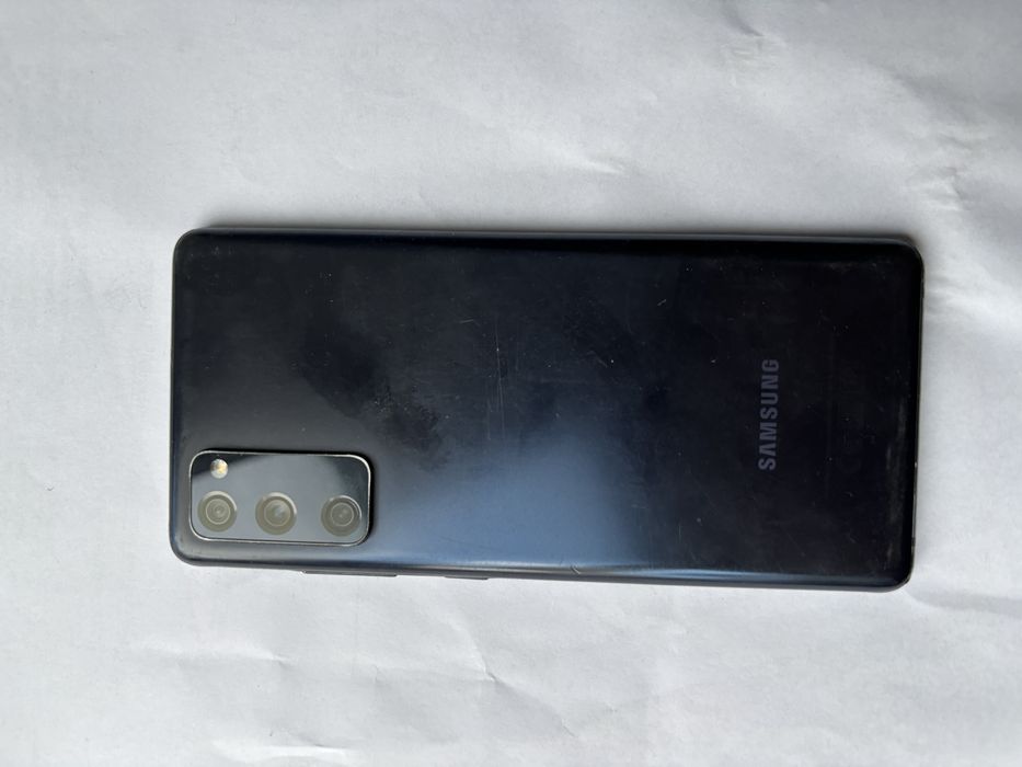 Телефон Samsung S20 FE