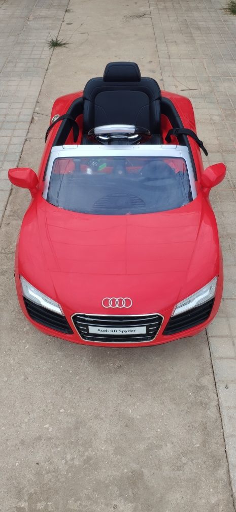 Carrinho elétrico com controle remoto Audi R8 com carregador