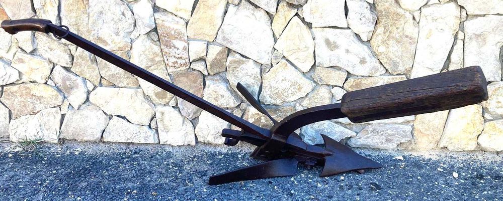 Charrua antiga em madeira e ferro, peça centenaria.