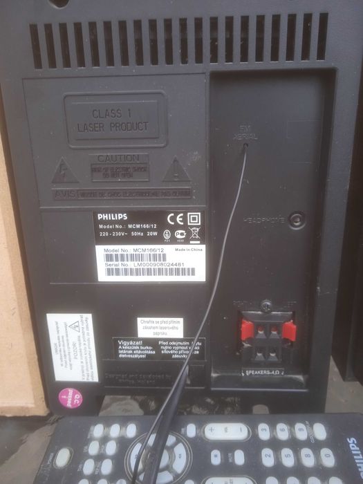 Wierza PHILIPS MCM 166/12 i Sony HCD-CP1 z głośnikami.