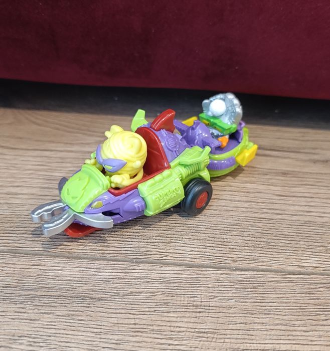 Pojazd Auto Battle Claw SuperZings MegaJet seria 4 figurka SuperThings