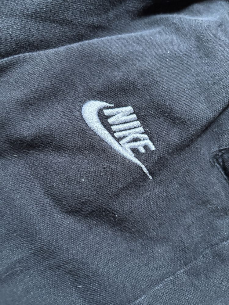 czarne dresy nike