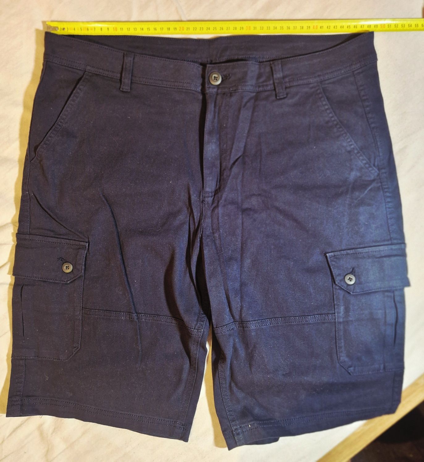 Bermudas  novas multibolsos xl
Tecido /sarja em azul escuro
N 48
N