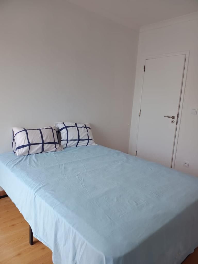 Cama e cochao seminovo
