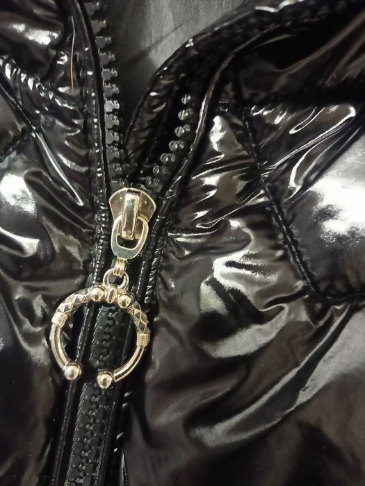 Czarna błyszczą kurtka puchowa oversize