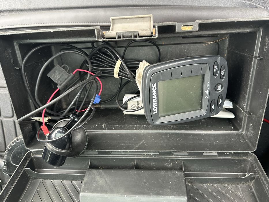 Echosonda Lowrance X-4 Pro w skrzynce.