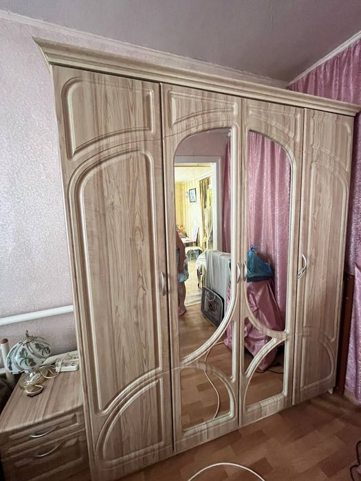 Продам шафу з тумбочкою