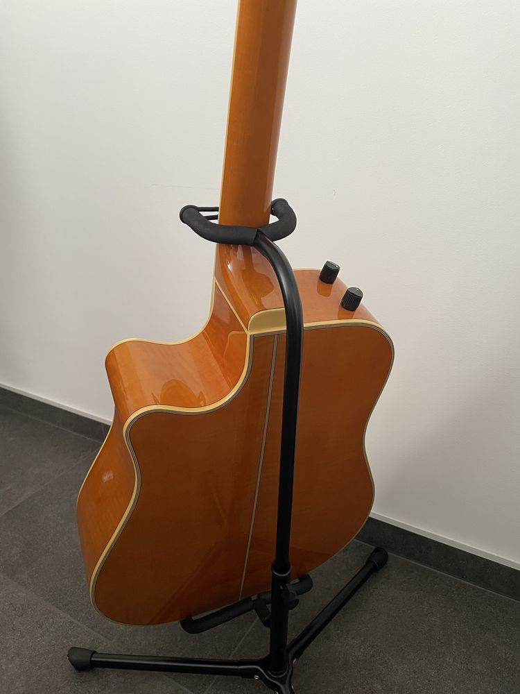 Gitara Fender la brea elektroakustyczna