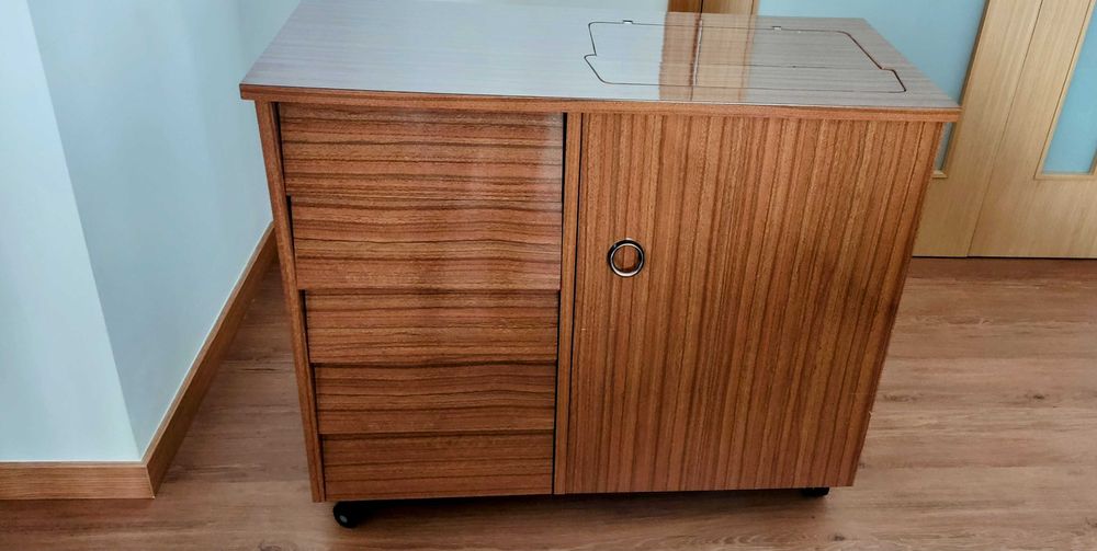 Móvel de Maquina de costura com 5 gavetas