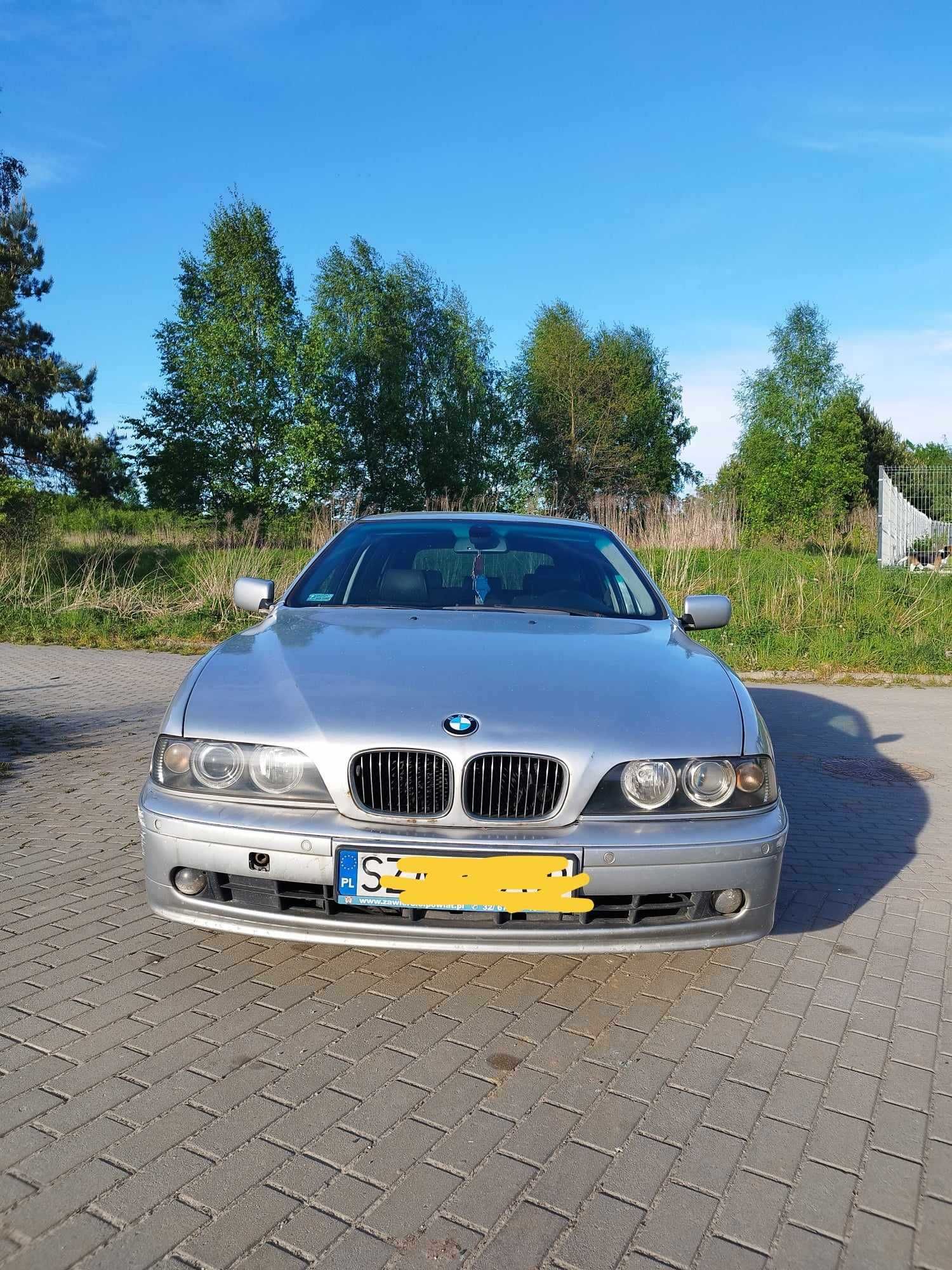 BMW 520 Rok produkcji 2003 srebrne kombi przyciemniane szyby