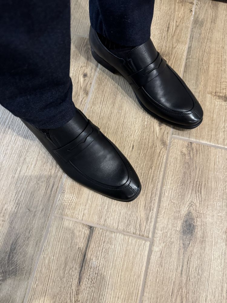 Продам новые ботинки l’Carvari. Идут на р.42