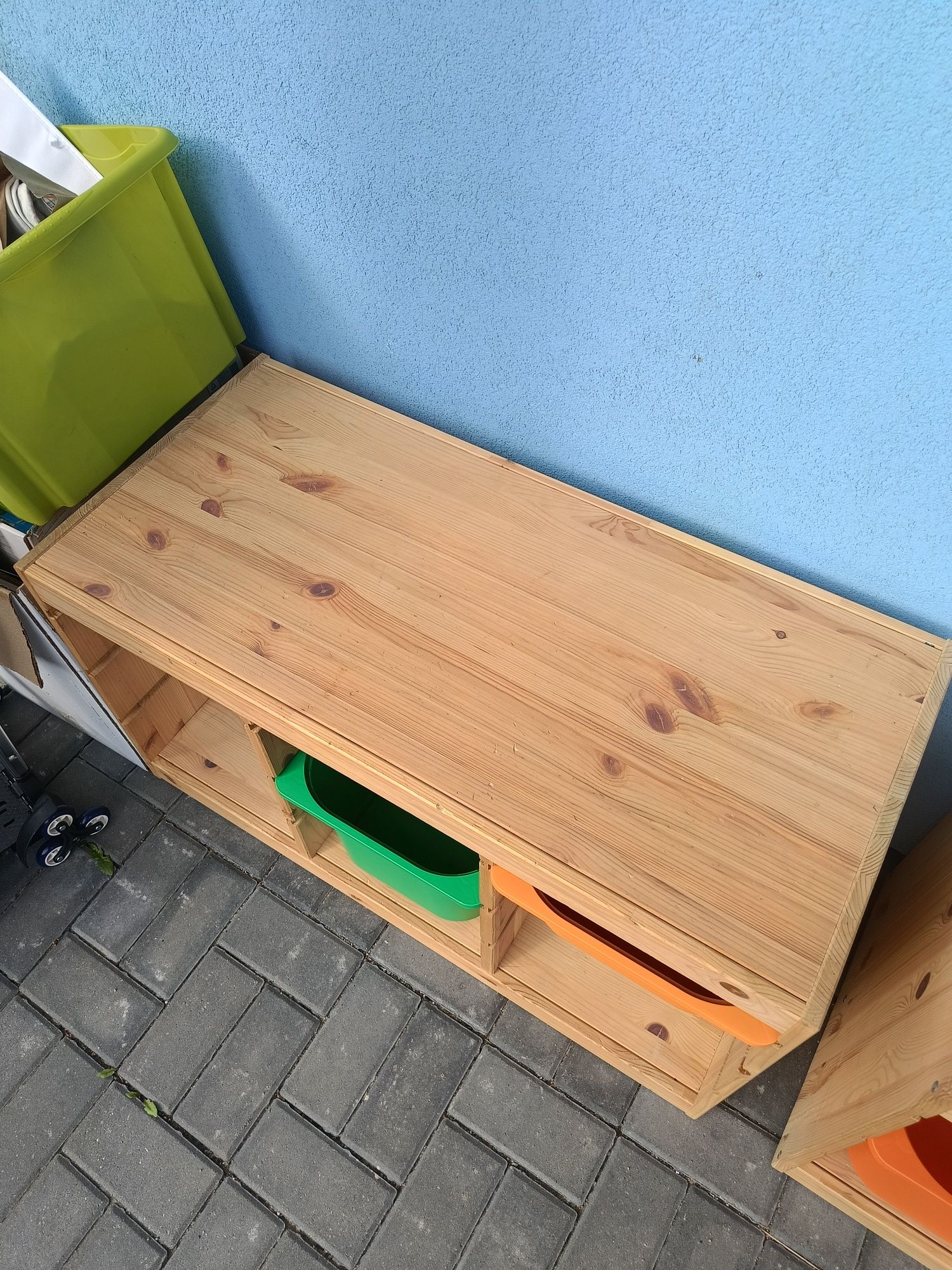 Regały Ikea Trofast drewniane z pojemnikami