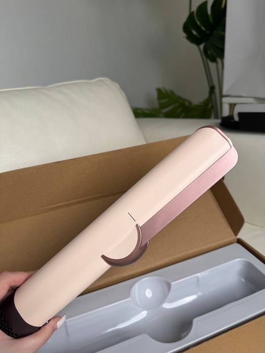 Випрямляч для волосся у сучасному дизайні