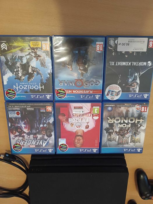 Konsola Playstation 4 Pro 1TB + 2 pady + 14 gier