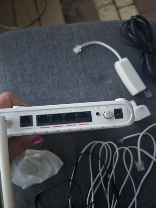 Ruter Modem ZTE bialy