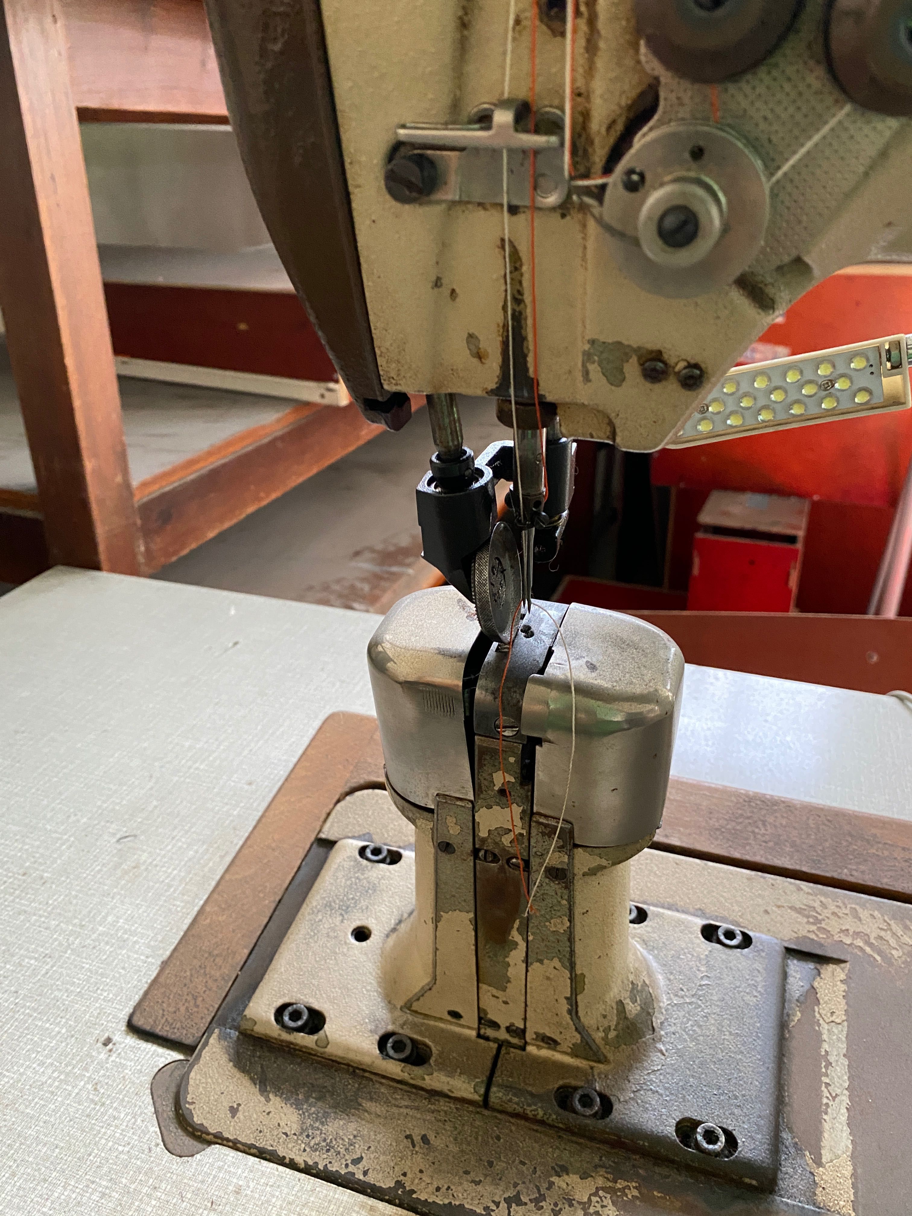 Maquina de costura 2 agulhas PFAFF