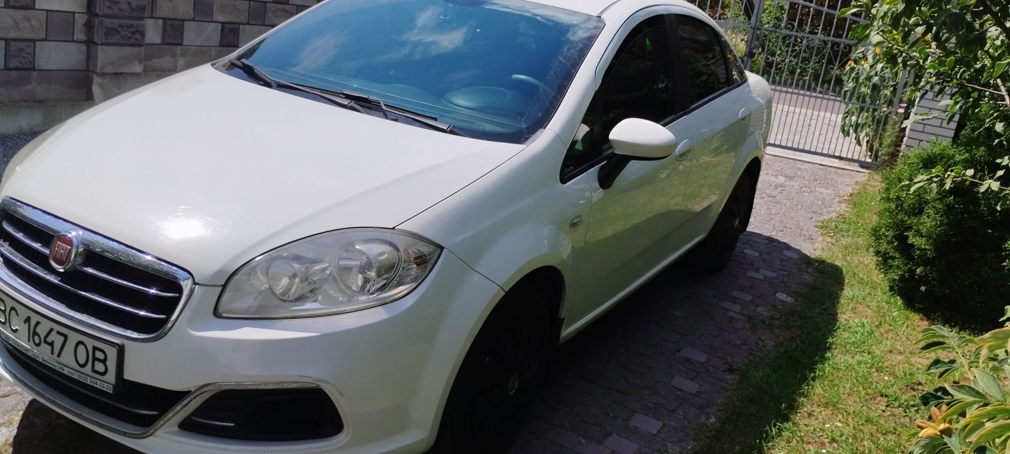 Автомобіль Fiat Linea