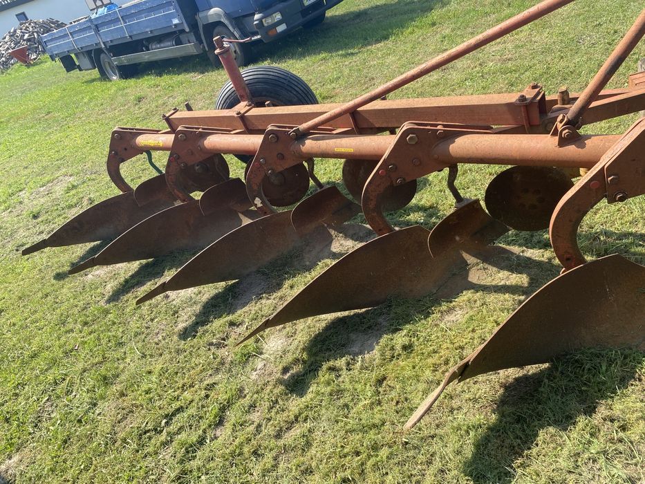 Плуг 4+1 Kverneland , Lemken