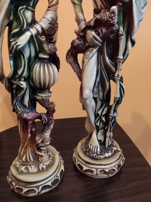 Figurki chińskie 2 szt. z alabastru.