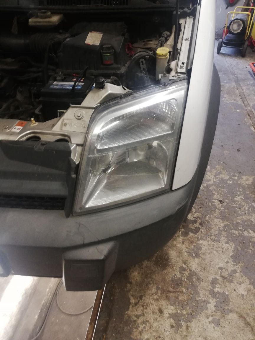 Lampa przód Ford Transit Conect