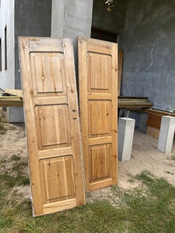 Drzwi drewniane dwuskrzydlowe