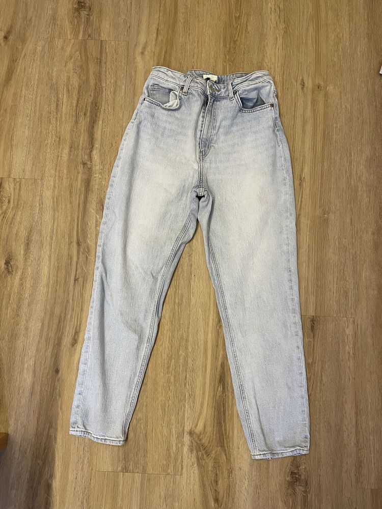 Jasne jeansy hym