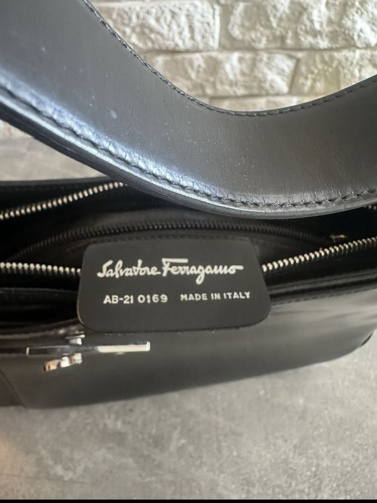 Сумка багет salvatore ferragamo