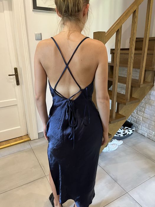 Satynowa sukienka granatowa Asos S 36 34 odkryte wiazane plecy