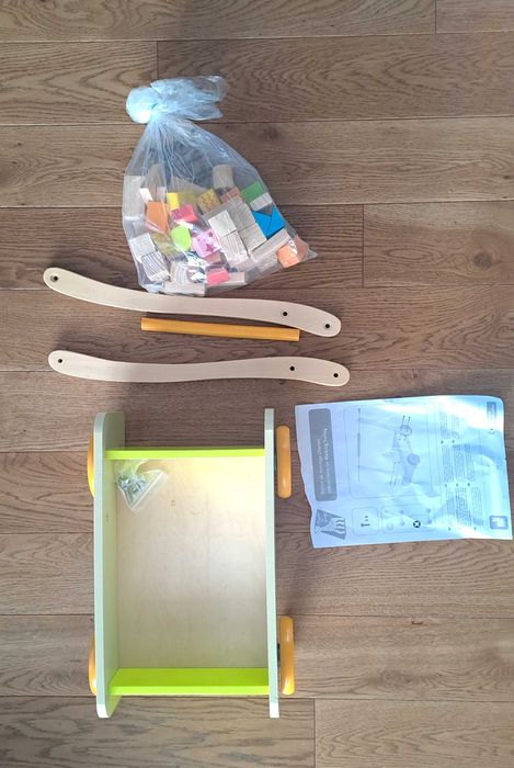 Janod Pchacz z wizerunkiem żyrafy Sophie z 20 klockami