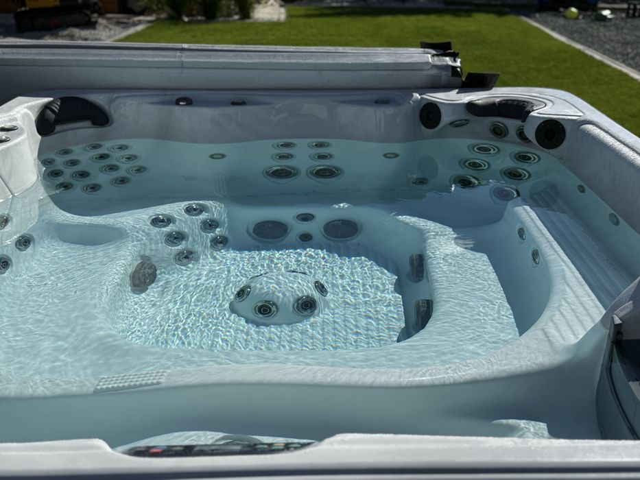 Jacuzzi spa duze