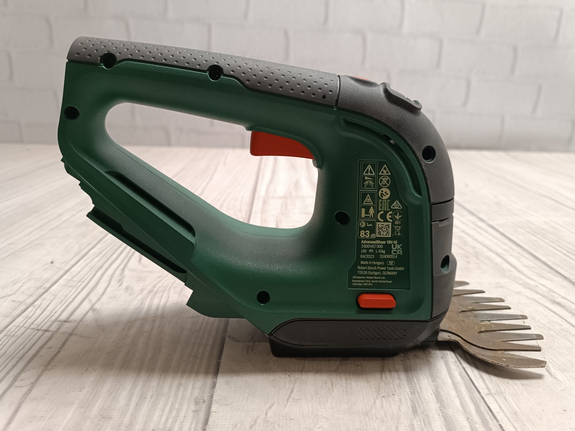 Bosch AdvancedShear 18V-10 акумуляторні садові ножиці